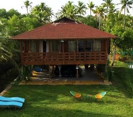 Hotel Munroe Eco Camp Mundrothuruth Exterior foto